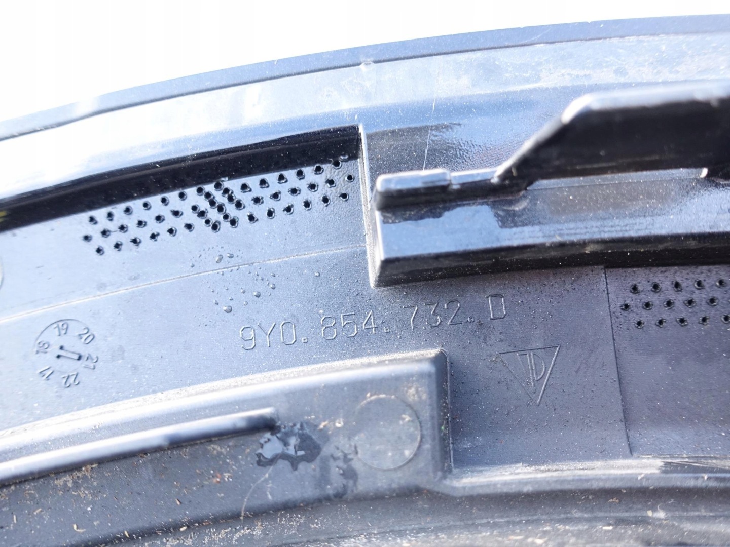 PORSCHE CAYENNE 9Y0 TURBO moulding rear part right