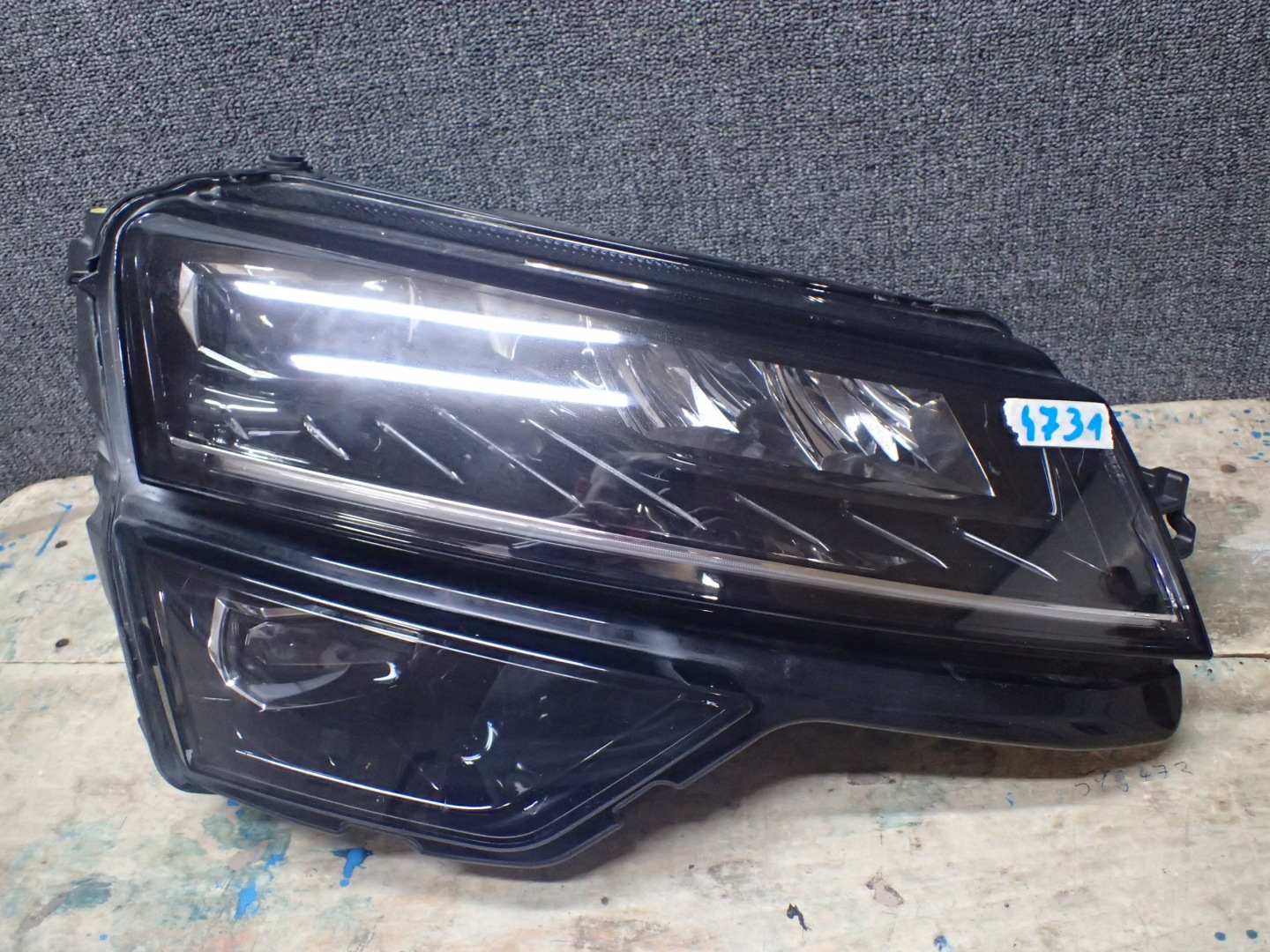 light front right SKODA KAROQ 57B941016B
