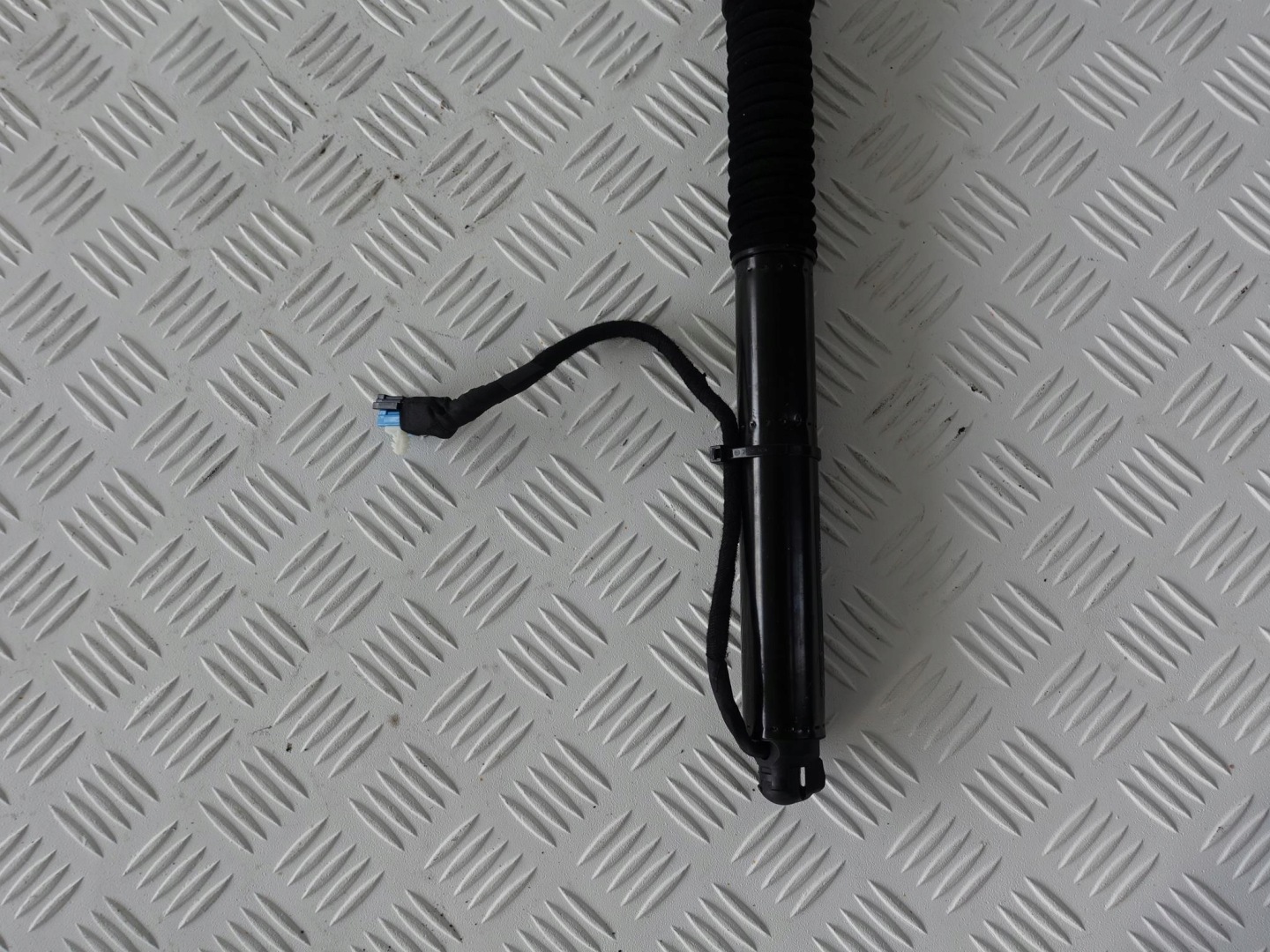 BMW X3 G01 F97 damper telescope bonnet rear part right