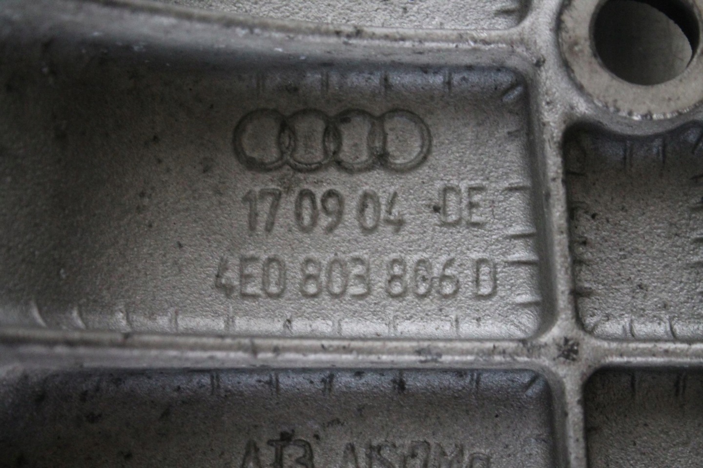 Stütze strebe Getriebe 4E0803806D AUDI A8 D3