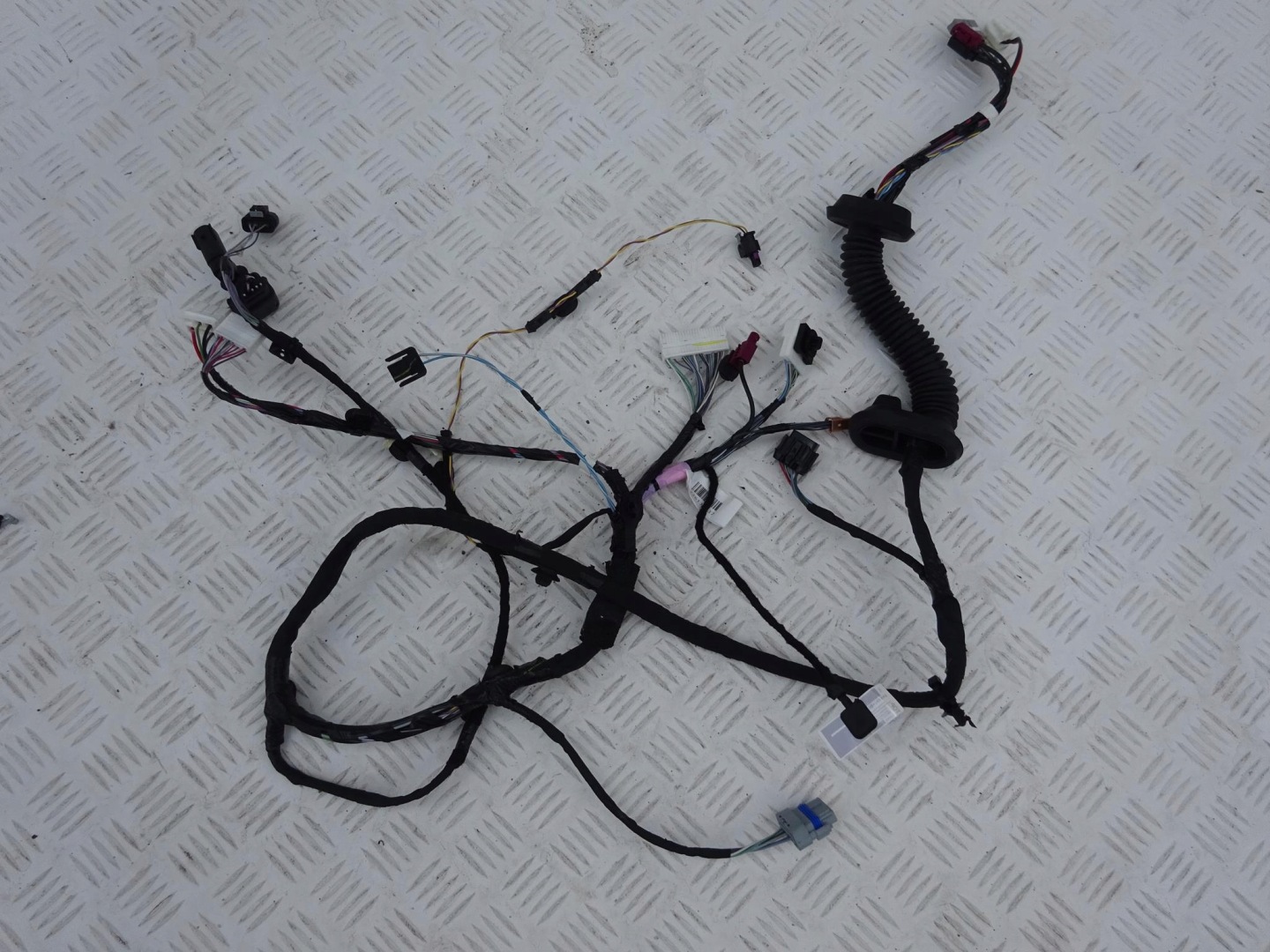 TESLA X wiring door left front 1032432-80-F