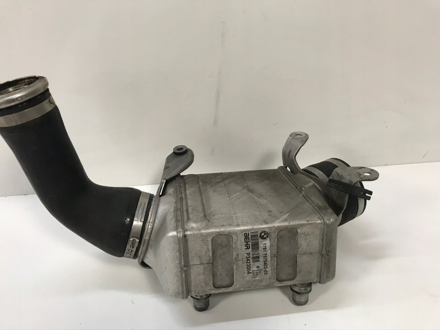 BMW F10 n63b44 radiator 7575403 left