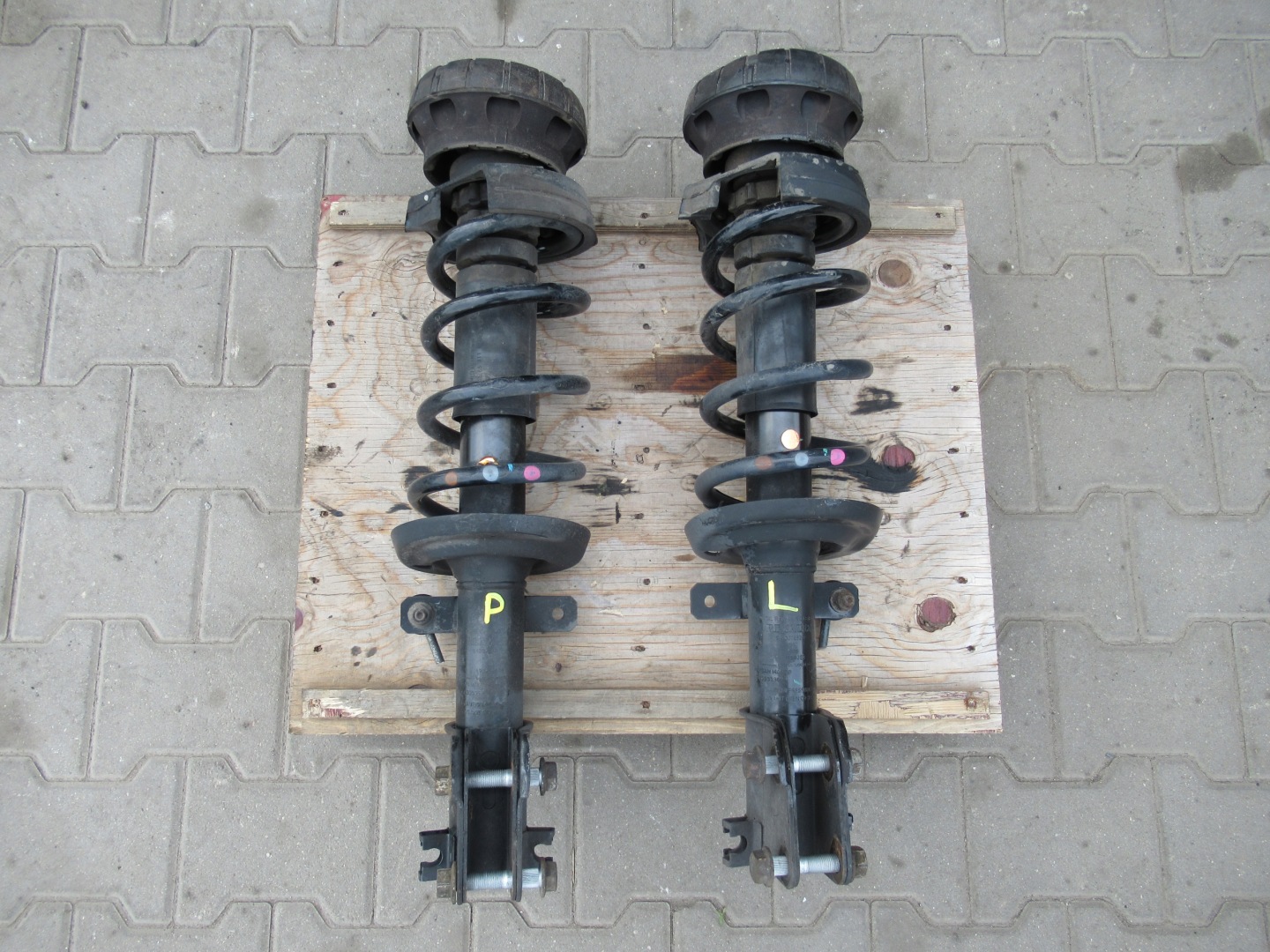 2 shock absorbers front TRAFIC III 16r 1.6 DCI