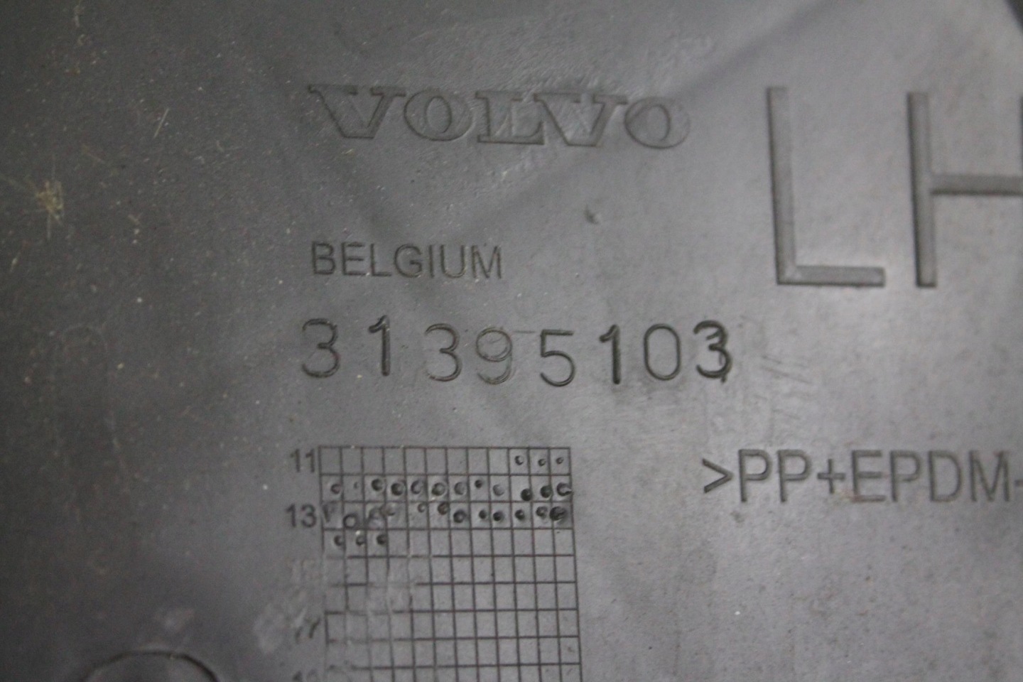 bumper bracket left rear part 31395103 VOLVO V40 II