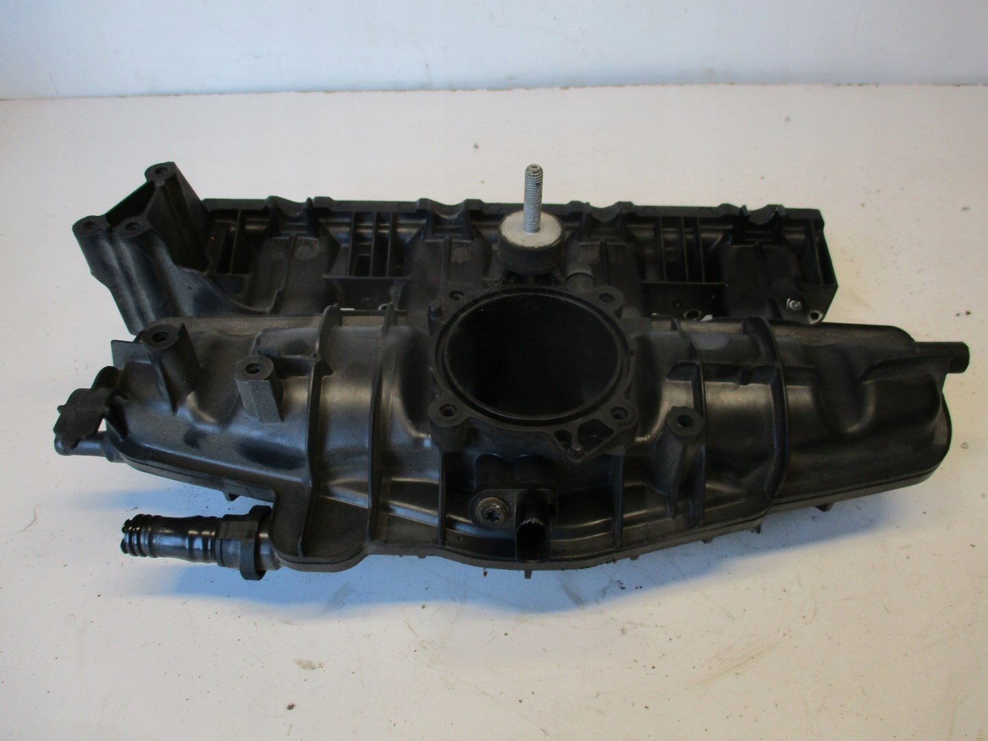 intake manifold VW SCIROCCO 1K8 2,0TFSI 06F133185BH