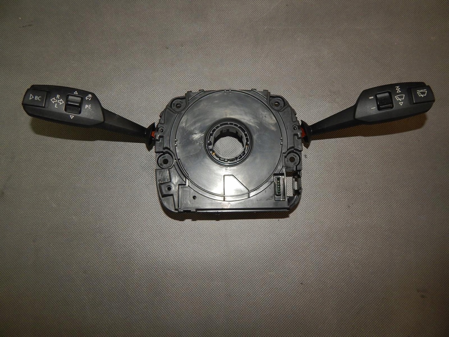 BMW 1 E-87 steering wheel levers and controls 01208196