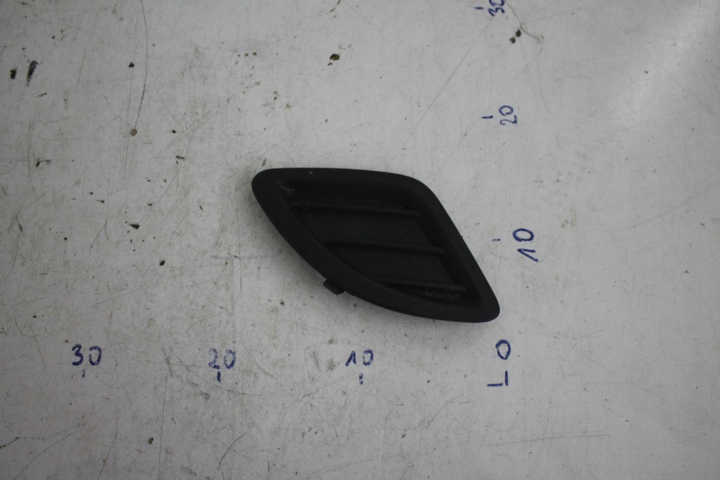 grid of a bumper spoiler right front KIA CEED