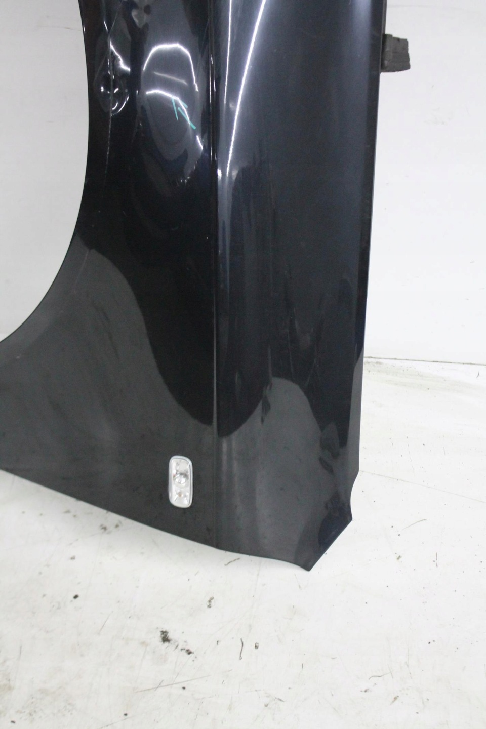 fender left front front AUDI A6 C6 of wheels. LZ9W