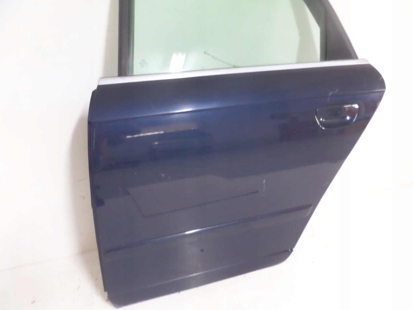 door rear. rear part left AUDI A4 B7 04-07 KOMBI