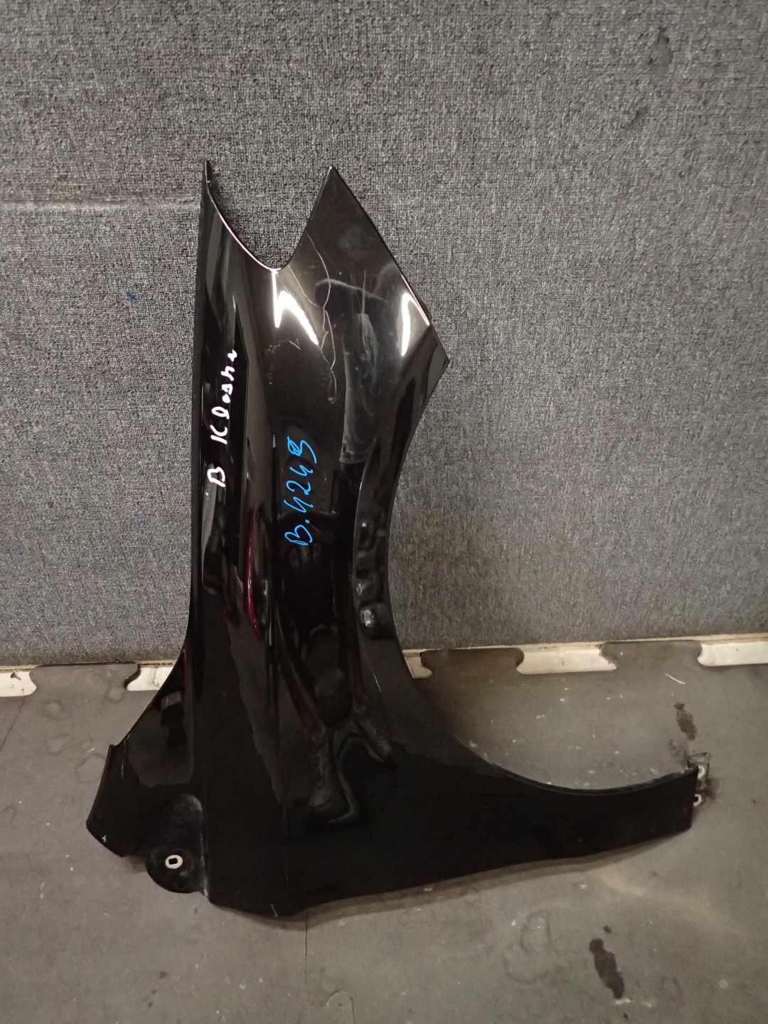 FENDER FRONT RIGHT MERCEDES B KLASA W246
