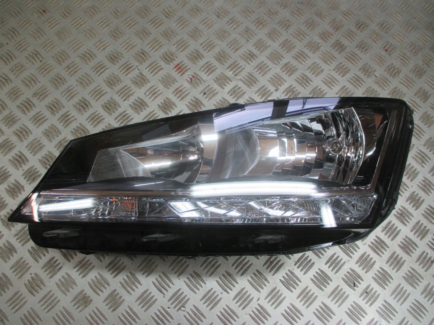light left front SKODA FABIA III LIFT 18R->