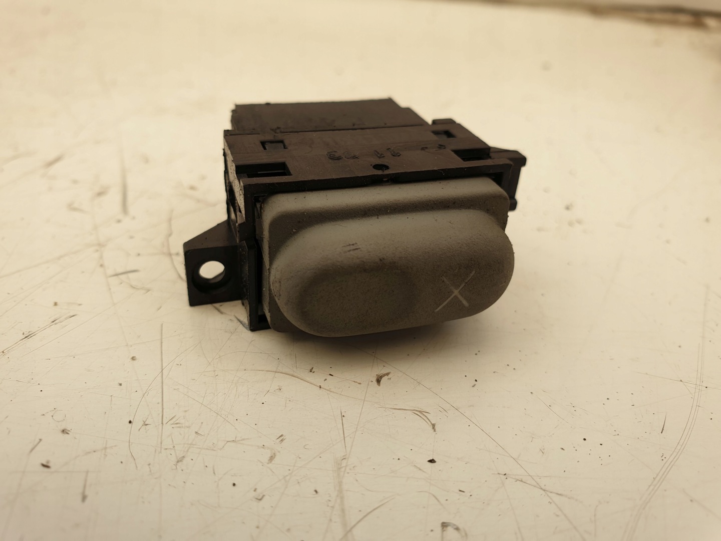 Bouton BLOKADY Vitre RENAULT SCENIC et
