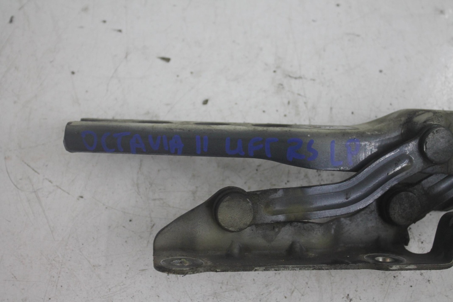 hinge bonnets left front SKODA OCTAVIA II LIFT