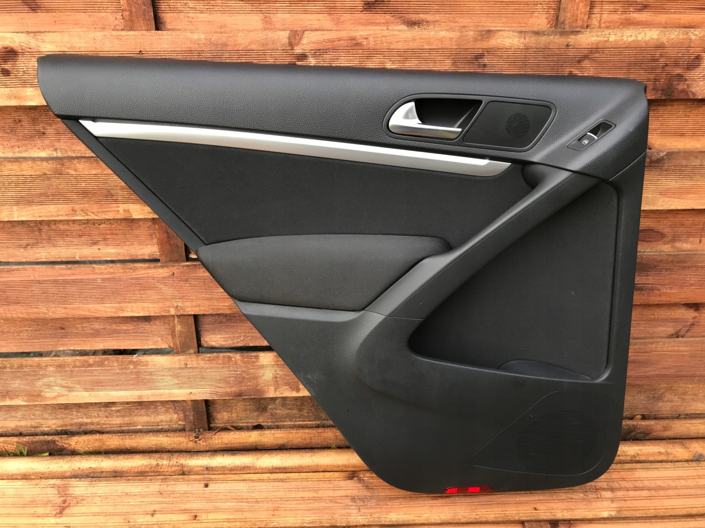 TIGUAN side upholstery left rear part EU 0132