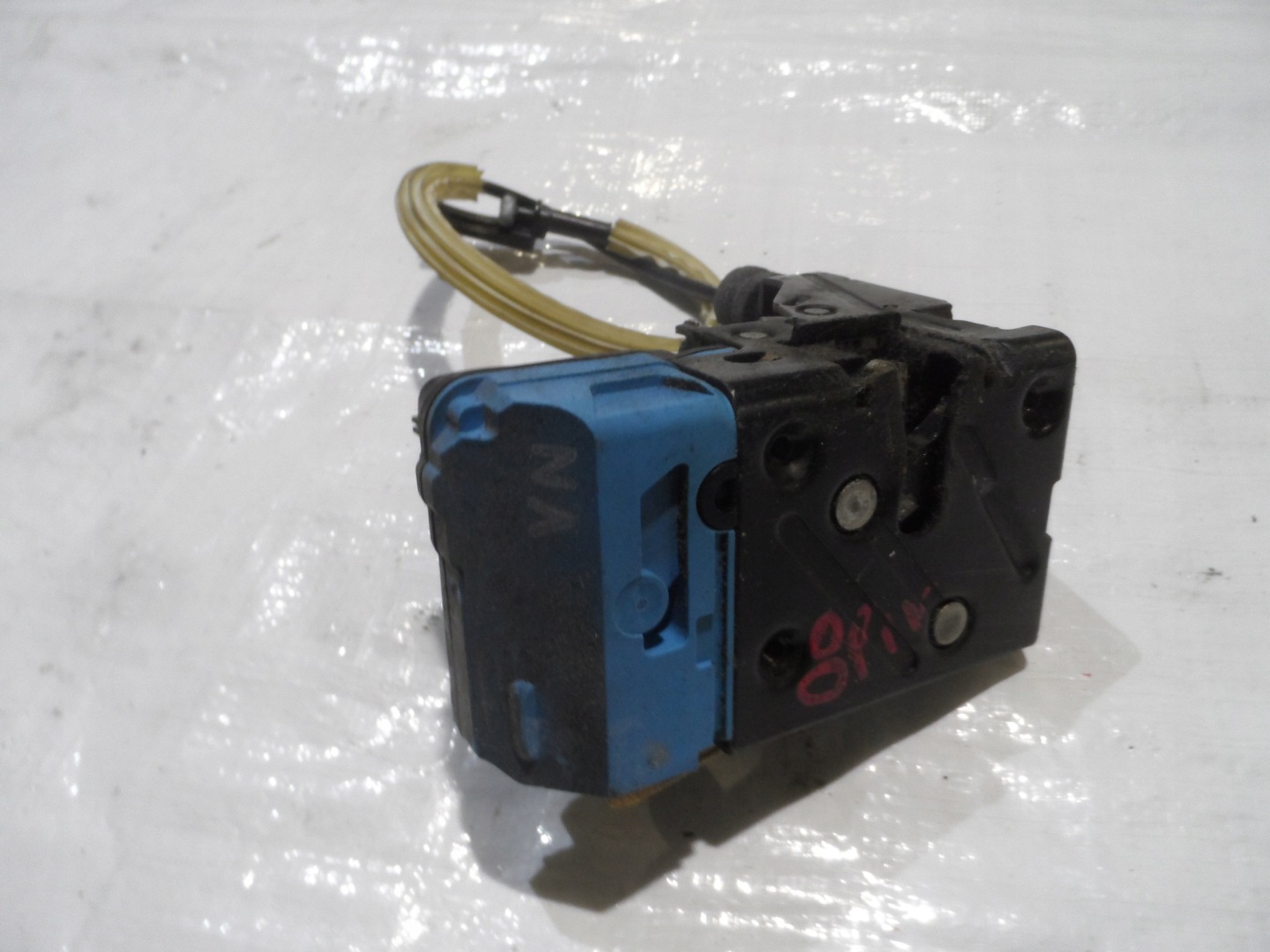 lock door front left VOLVO V70 II 2 8 vertical EUR