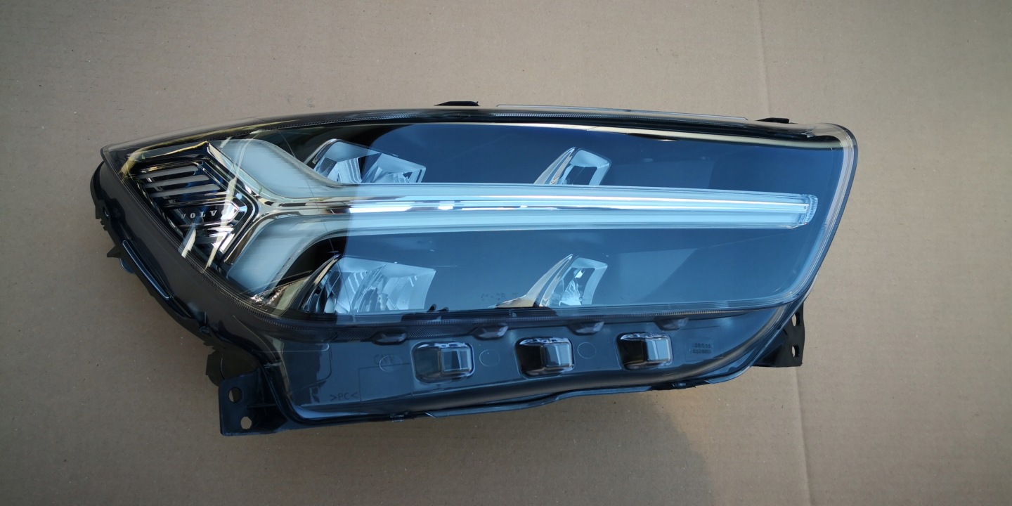 VOLVO XC40 LIGHT RIGHT FULL LED