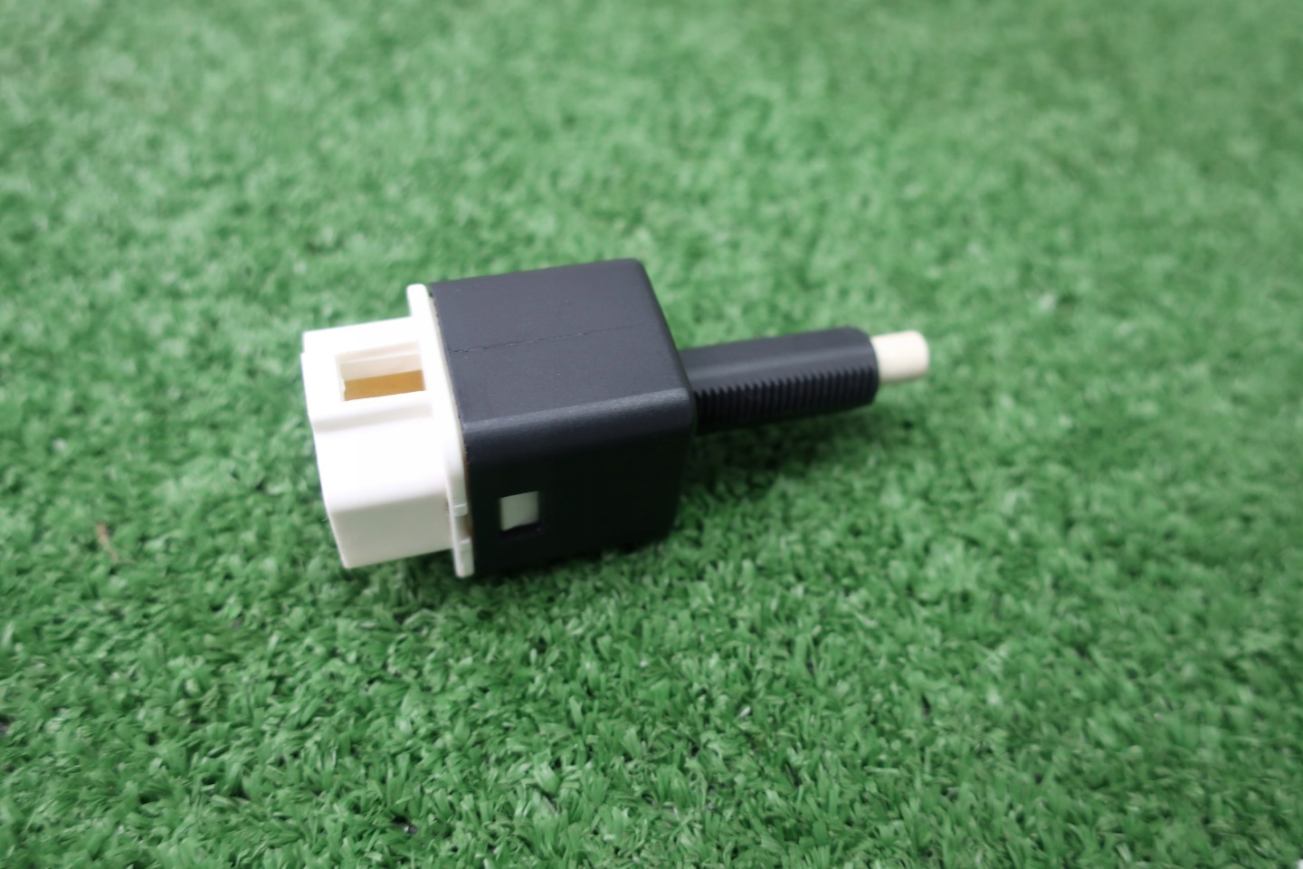 Sensor STOP SUZUKI JIMNY 2005R do 2017R Benzin