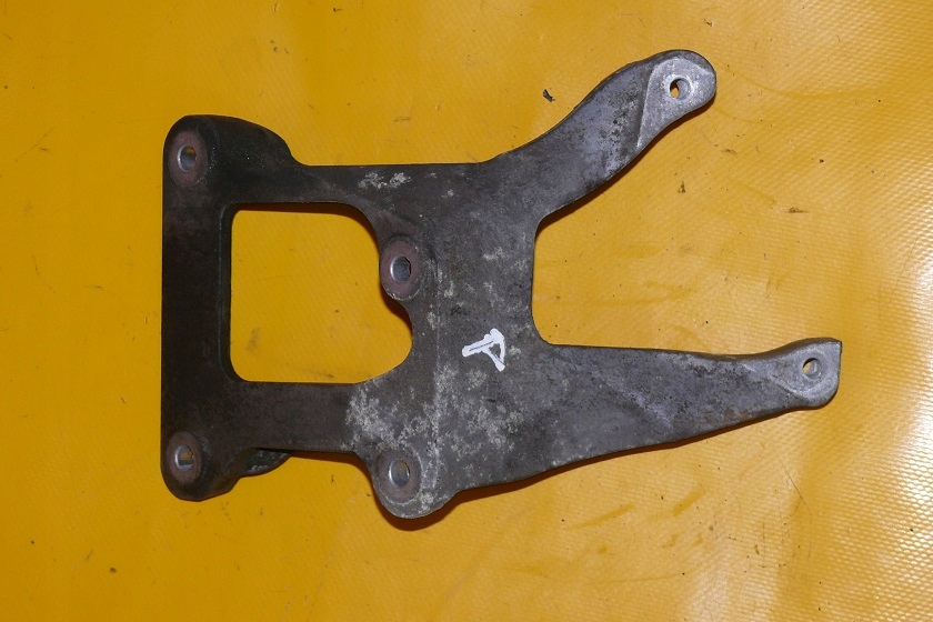 holder engine mount right AUDI A8 D3 6.0 W12 BHT