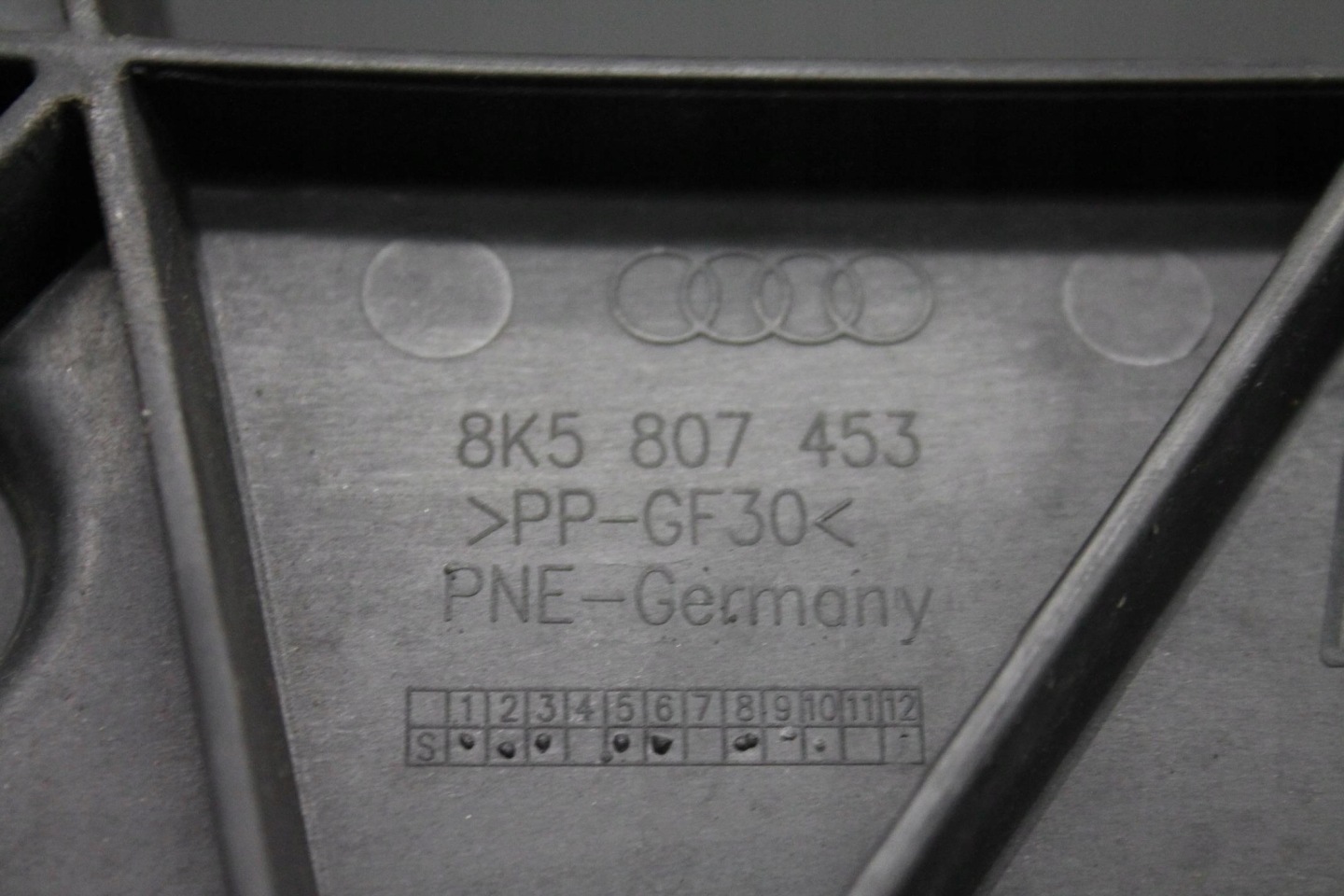 support left rear part rear 8K5807453 AUDI A4 B8 sedan