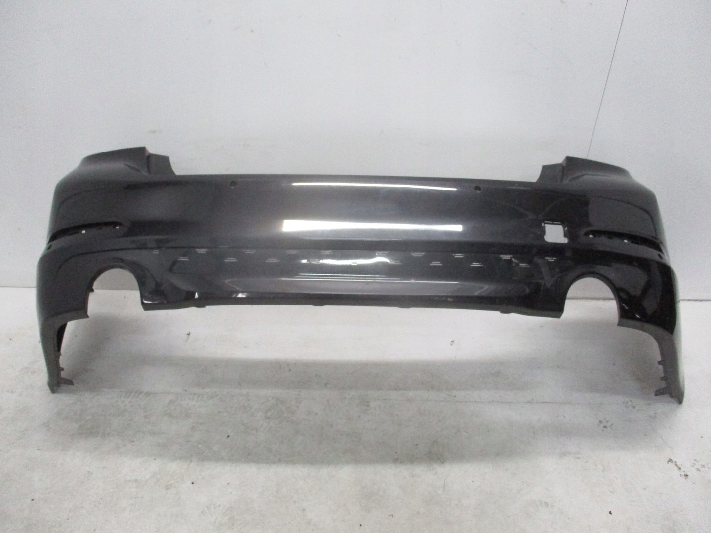 bumper BMW 5 G30 below PDC unprotected rear part