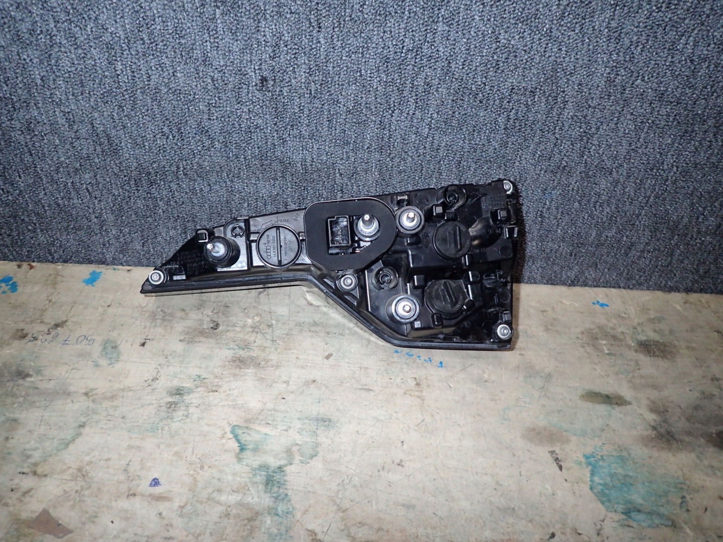 LIGHT REAR PART LEFT AUDI A4 B9 KOMBI 8W9945075