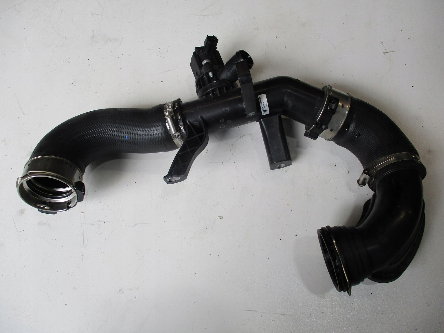 pipe hose DISCOVERY SPORT 2.0i HJ32-6C780