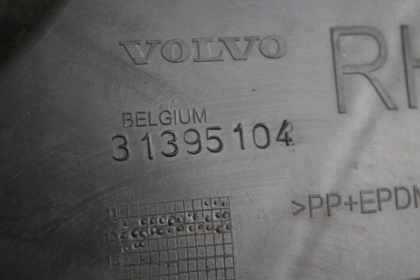 bumper bracket right rear part 31395104 VOLVO V40 II