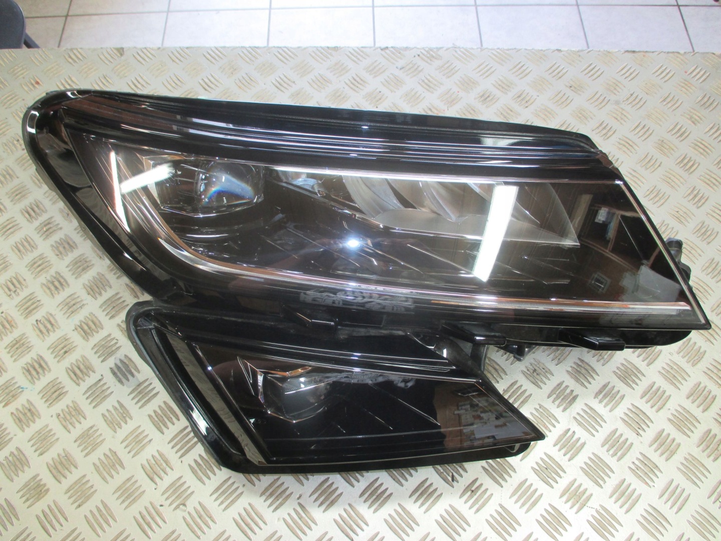 LICHT LINKS ODER RECHTS FULL LED SKODA KODIAQ 16R