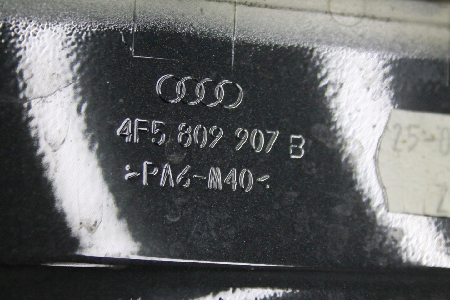 Tankklappe des Kraftstoffsbehälters der Räder. LZ9W AUDI A6 C6