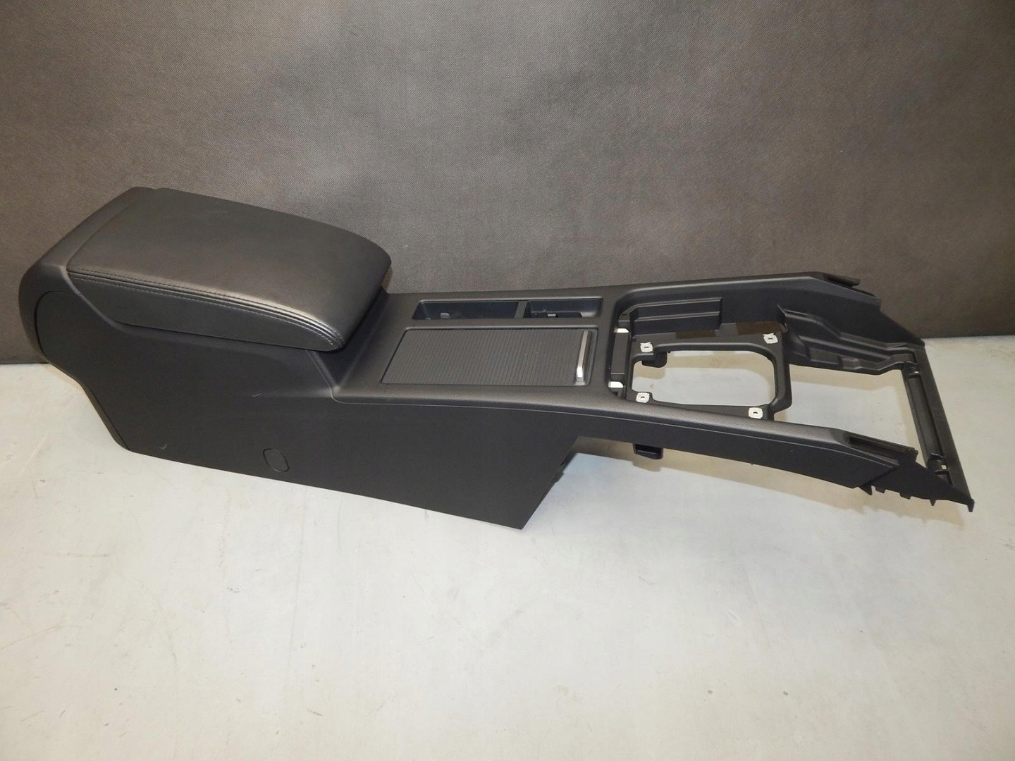 VW PASSAT B8 armrest leather 3G1863241C