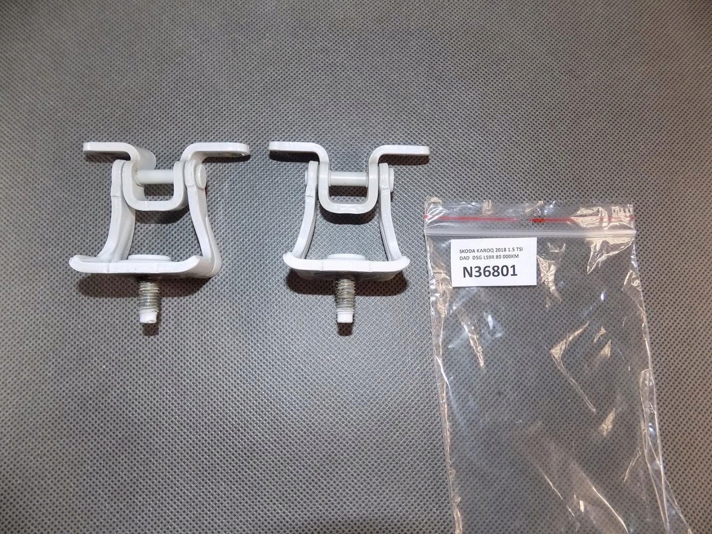SKODA KAROQ hinge bonnet rear part 5G6827301C