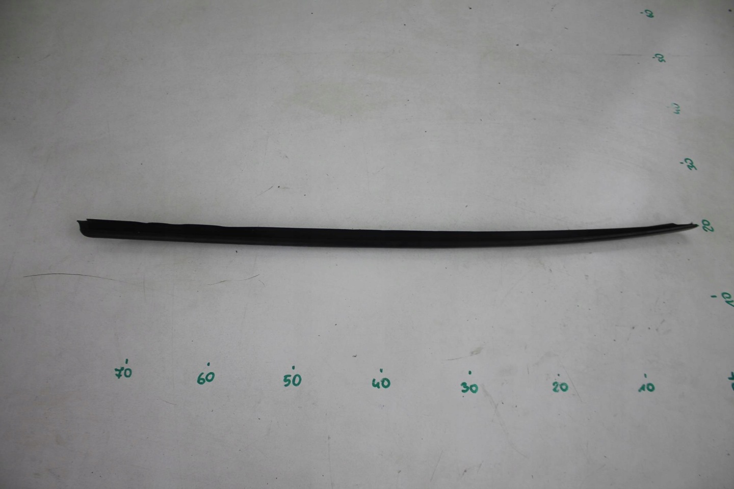 moulding windows CZOLOWEJ left AUDI A4 B8