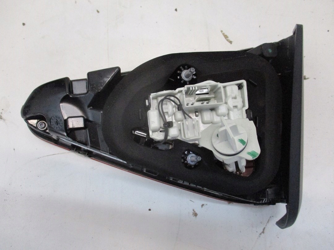 light VW TOURAN 5TA 15R for the bonnet right