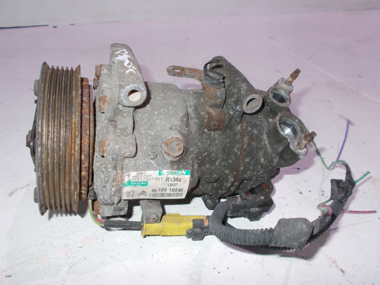 PEUGEOT 207 1,6 HDI air conditioning compressor