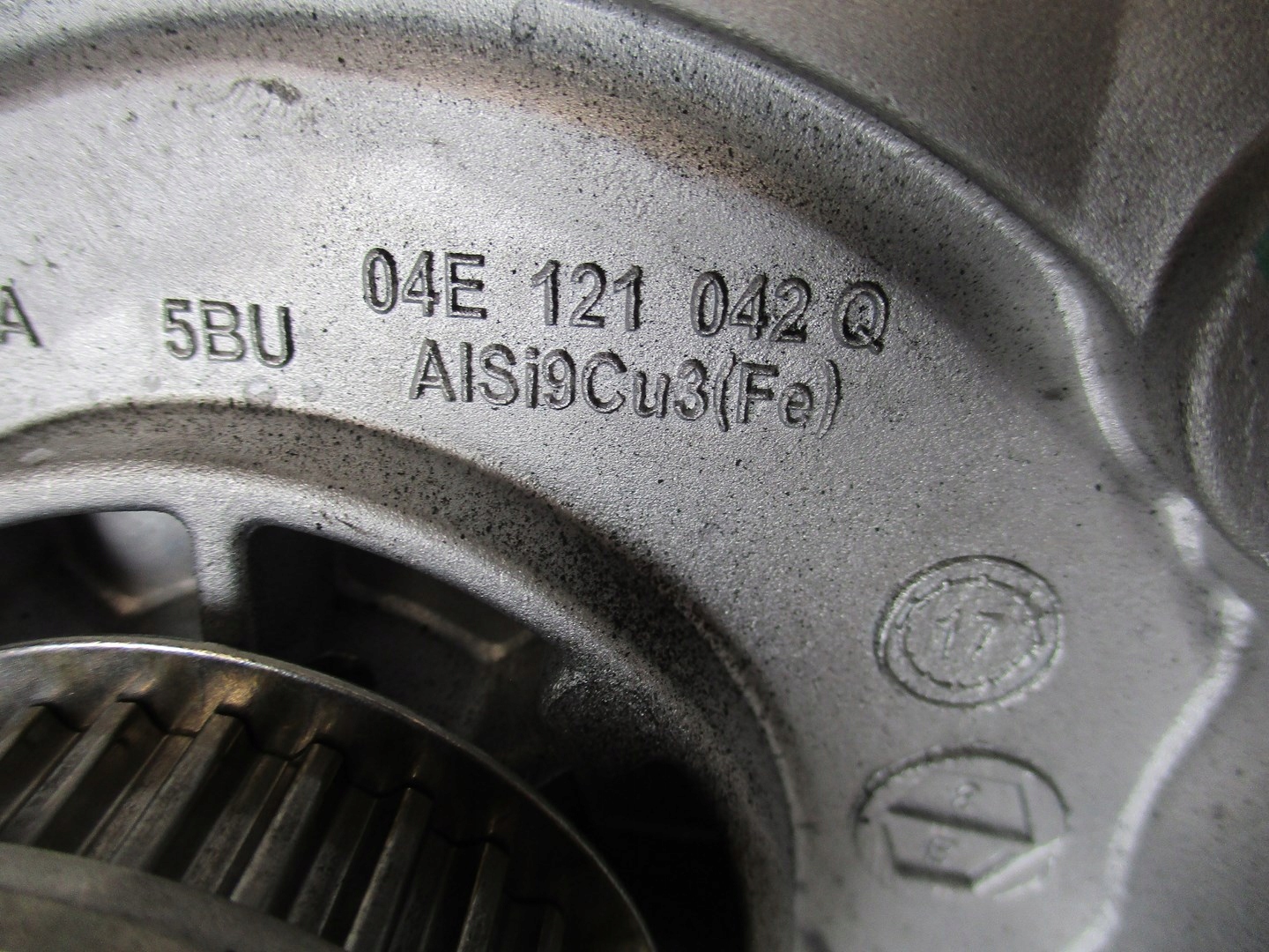 water pump VW PASSAT B8 3G0 1,4TSI 04E121042Q