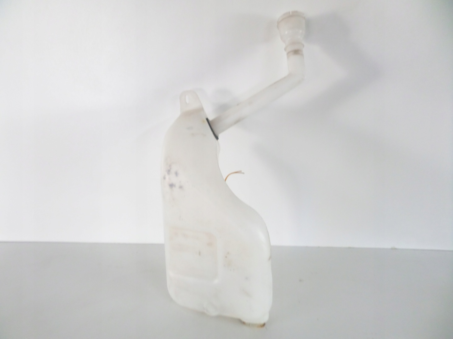 washer fluid tank RENAULT MEGANE III 08