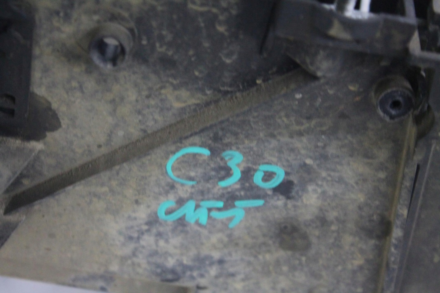 DRŽIAK OBAL AKUMULÁTORA 30667941 VOLVO C30