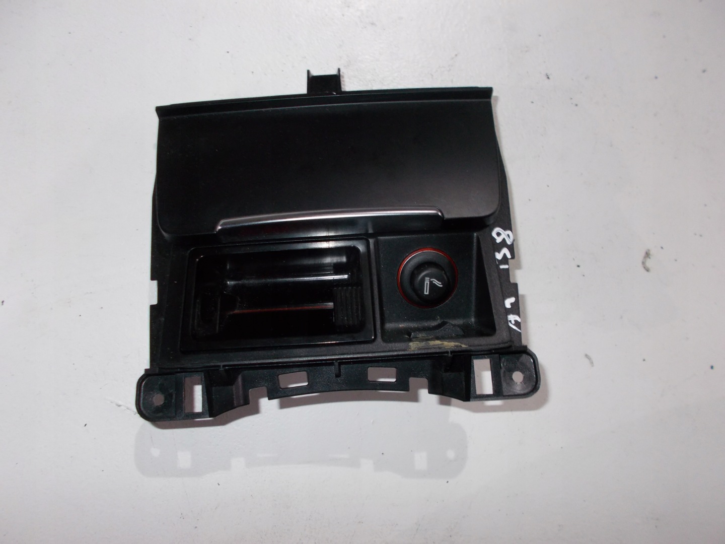 AUDI A4 B8 LIFT CENDRIER ZAPALNICZKA 2013>