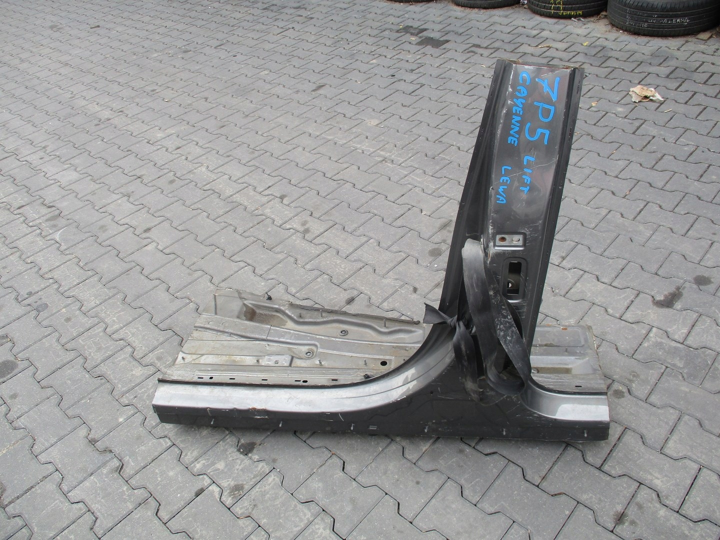 pillar quarter Porsche Cayenne 7P5 LIFT left