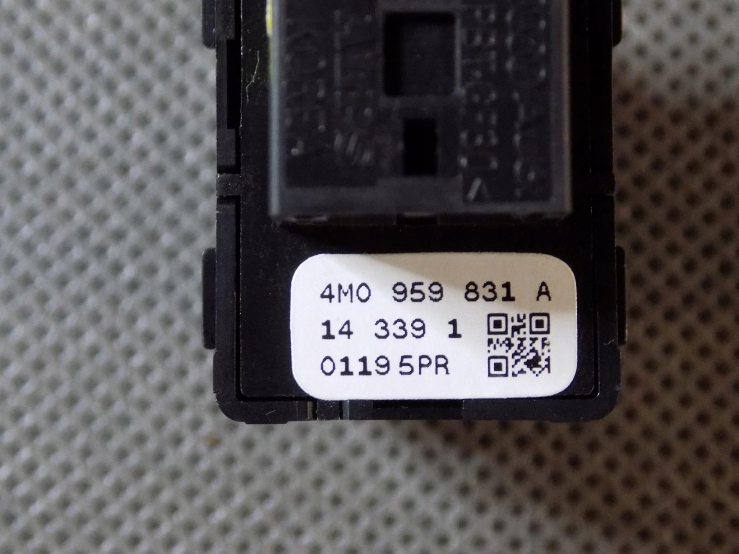 AUDI Q7 4M opening control switch bonnet 4M0959831A