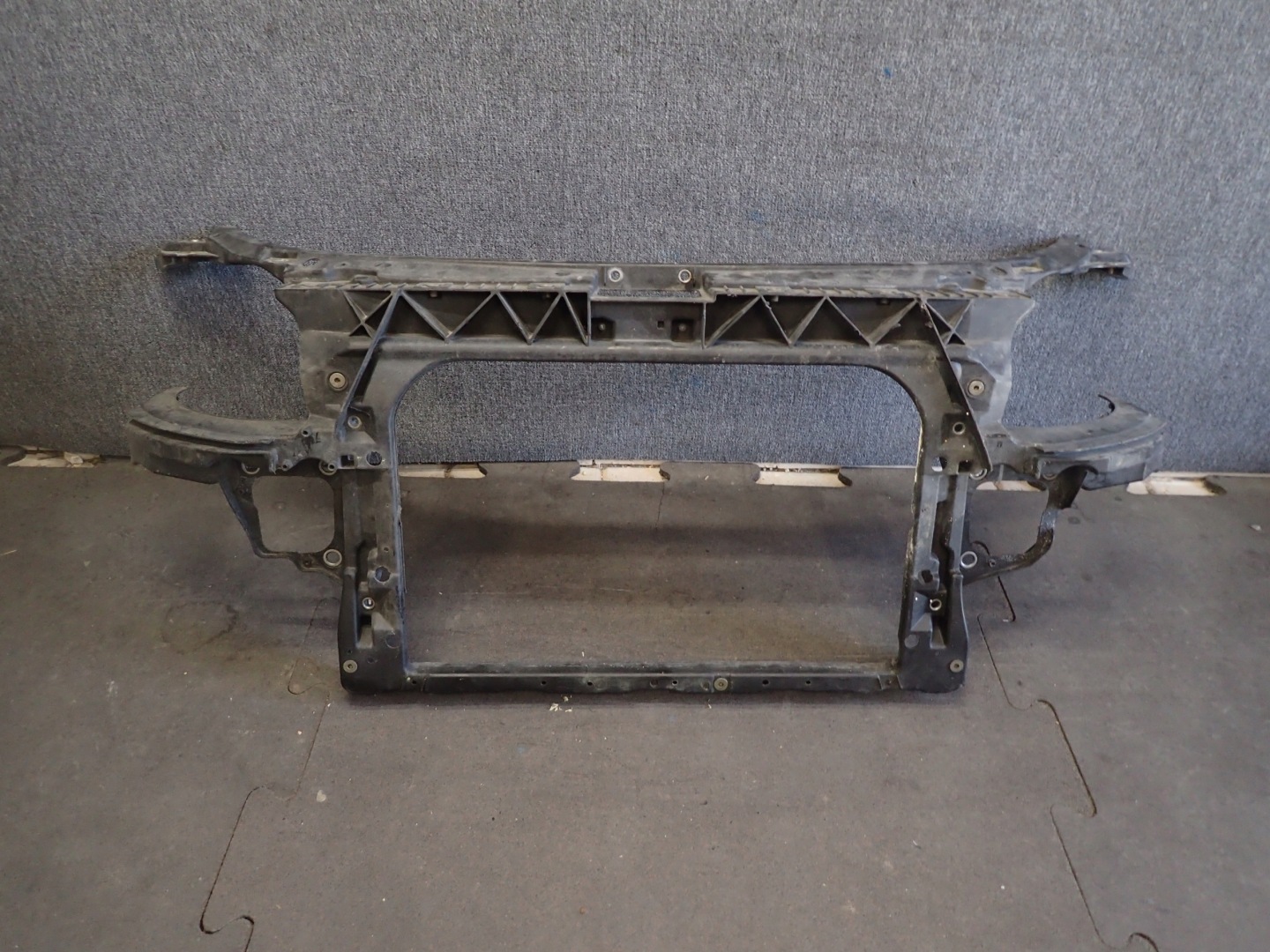 Schlossträger AUDI TT 98-06 8N0805594