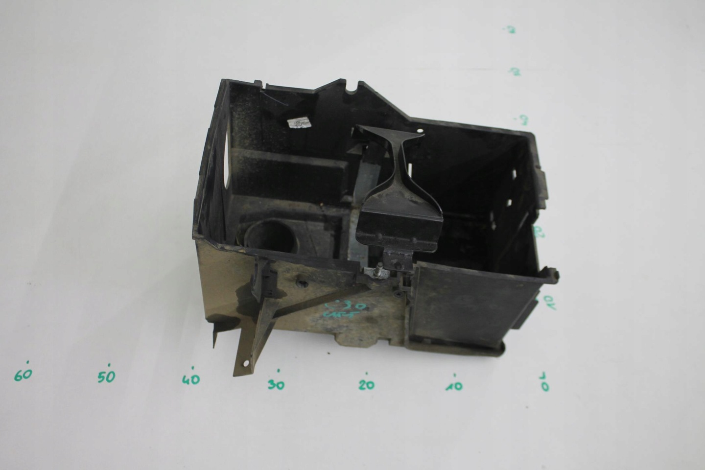 DRŽIAK OBAL AKUMULÁTORA 30667941 VOLVO C30