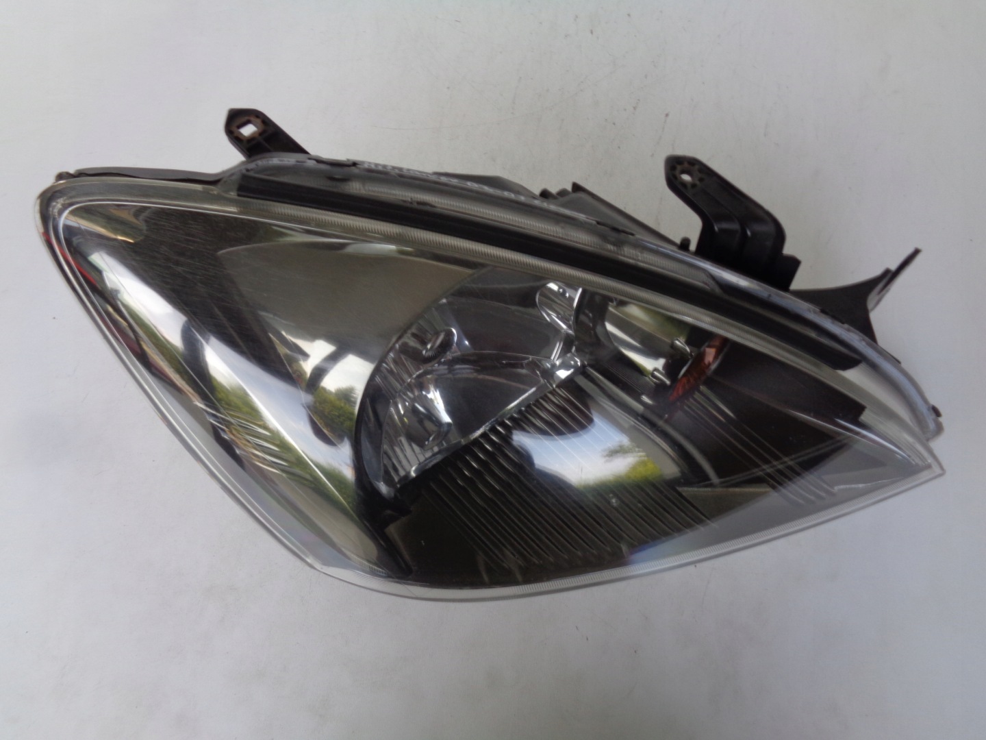 light right REFLEKTOR MITSUBISHI LANCER 03- CIEMNA