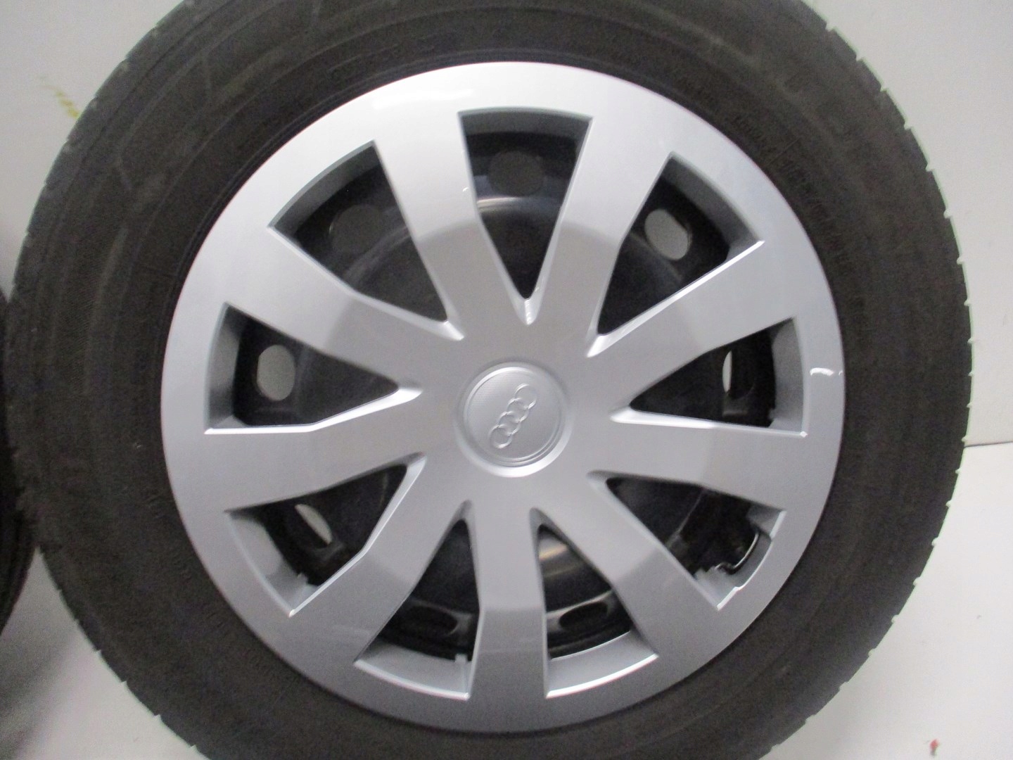 wheels discs tyres metal AUDI A1 82A 2Q0601027 R15