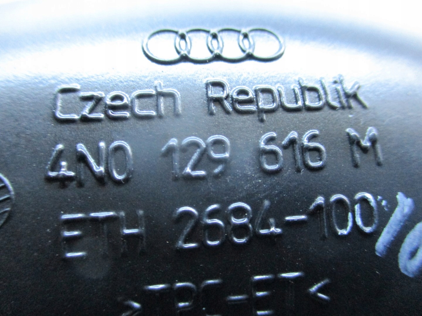 pipe Audi A8 4N0 4N0129616M