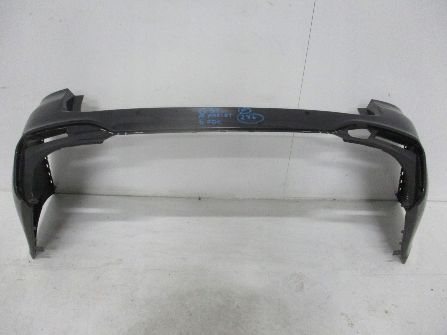 bumper BMW 5 G31 m-packet below PDC unprotected rear part
