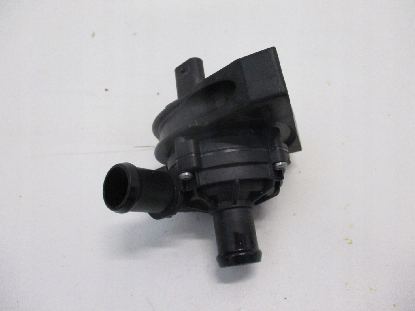 water pump supplementary AUDI A1 82A 18R 2Q0965537