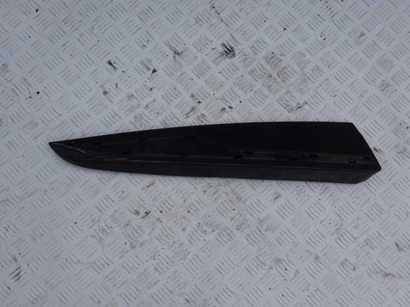 RENAULT CLIO IV moulding door right rear part