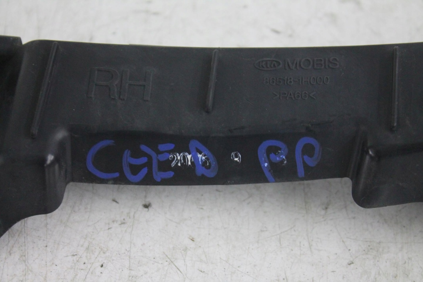 bumper bracket right front 86518-1H000 KIA CEED