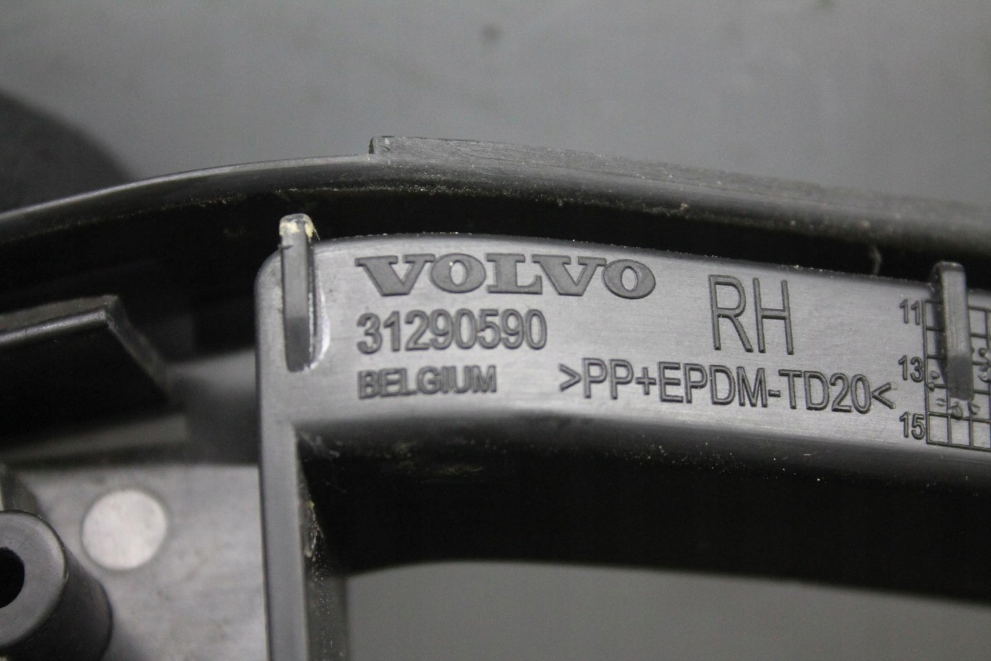 bumper bracket right rear part 31290590 VOLVO V40 II 12